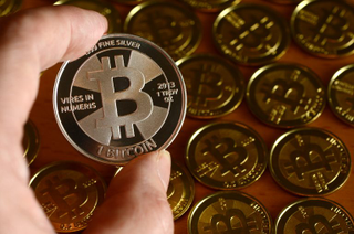Illustration for article titled Crypto Millionaire transactions seek to operate more like cash